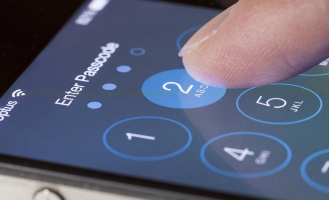 Телефонът Ви може да издаде PIN-ът Ви само, докато го държите в ръка