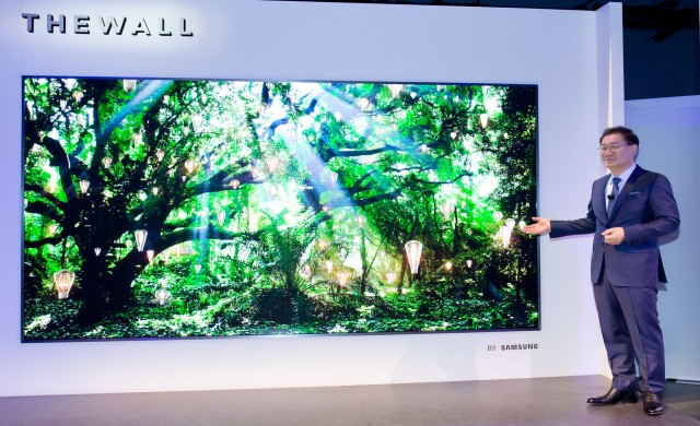 Стената на Samsung представлява 146-инчов телевизор