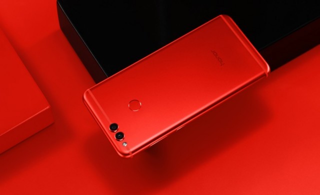 Huawei представи яркочервен Honor 7X