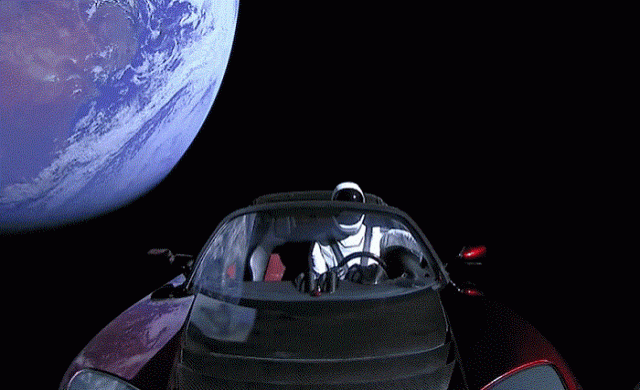 Следете движението на Tesla в космоса в реално време
