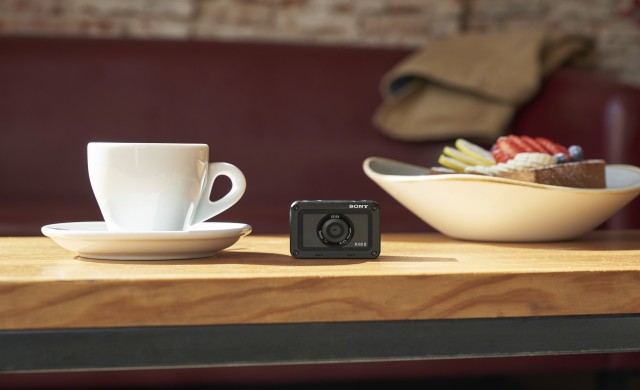 Sony представи RX0 II, най-малкия и най-лек първокласен ултракомпактен фотоапарат в света
