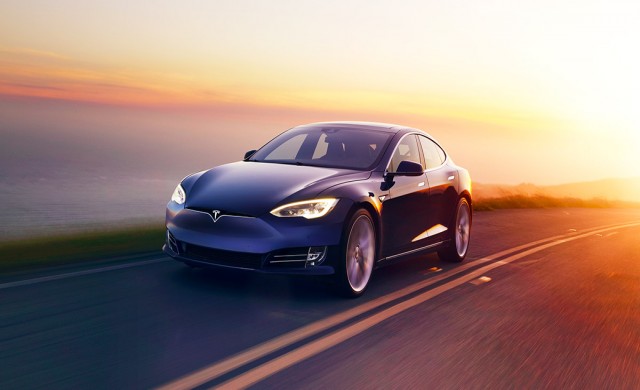 Спряха шофьор на Tesla за прекалено доверие в автопилота