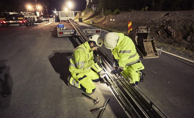 Швеция тества пътища, които зареждат електромобили в движение