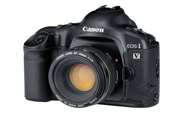 Canon спира продажбите на последния си лентов фотоапарат