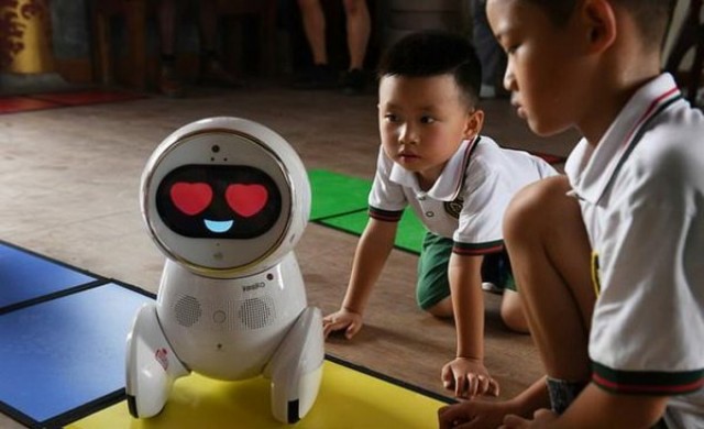 Роботи заместиха учителите в Китай 