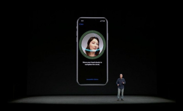 Близнаци разбиха лицевото разпознаване на iPhone XS MAX