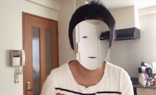 Японец създаде маска-невидимка с iPhone X