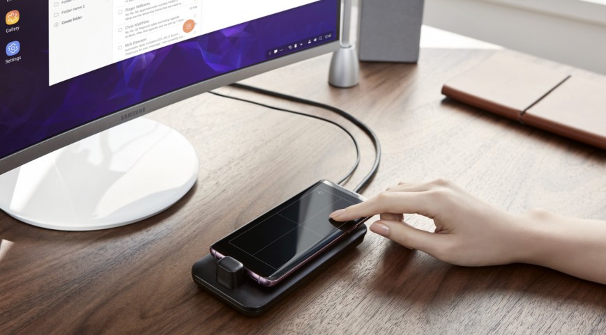 Док-станцията Samsung DeX Pad превръща Galaxy S9 в тъчпад 