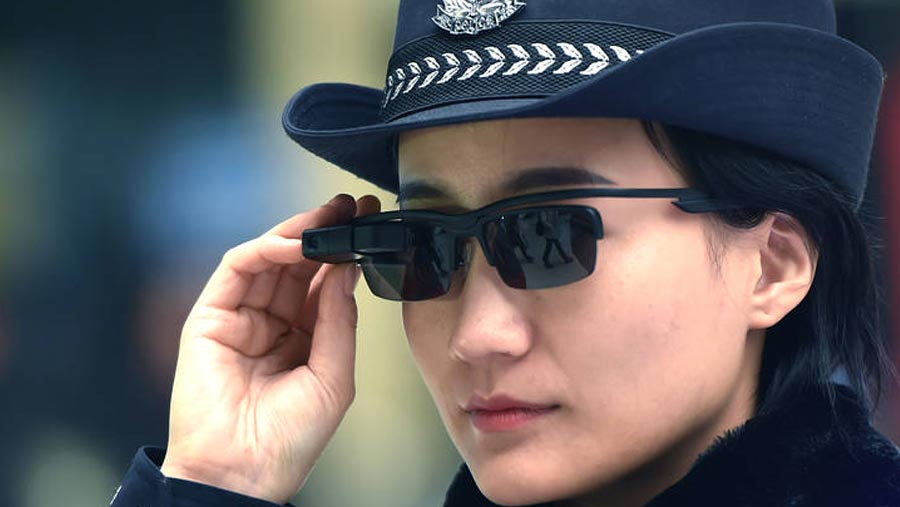 Китайската полиция разширява употребата на очила за лицево разпознаване
