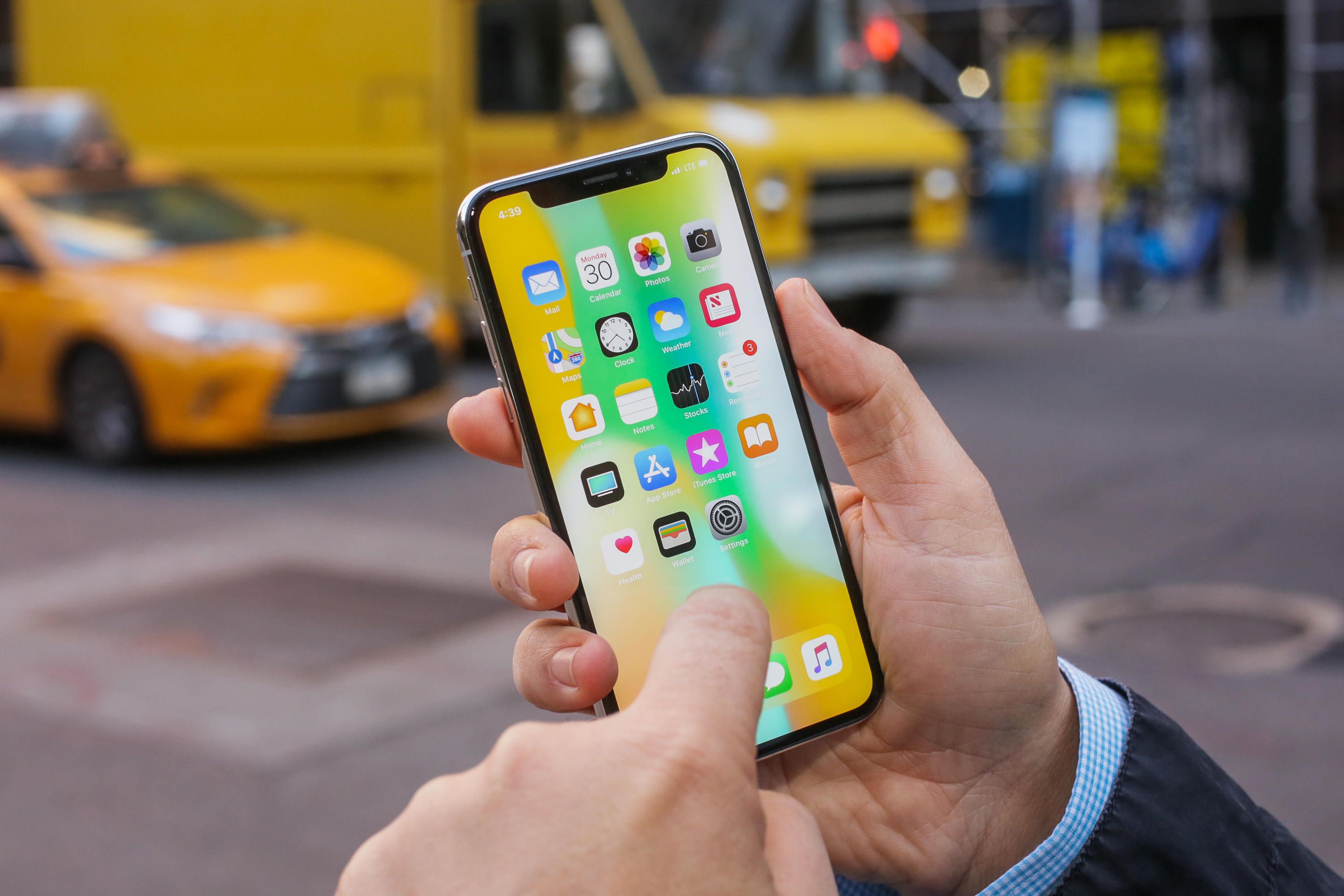 Новият iPhone X може би ще е по-евтин от настоящия модел