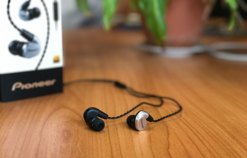 Pioneer SE-CH5T-S балансирано аудио преживяване за истинските ценители
