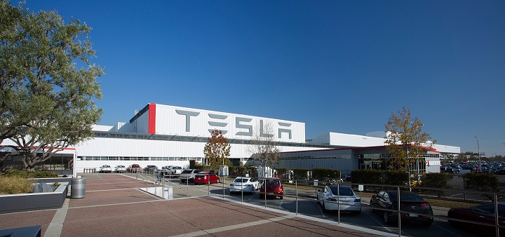 Tesla произвежда 3,500 Model 3 електромобила седмично