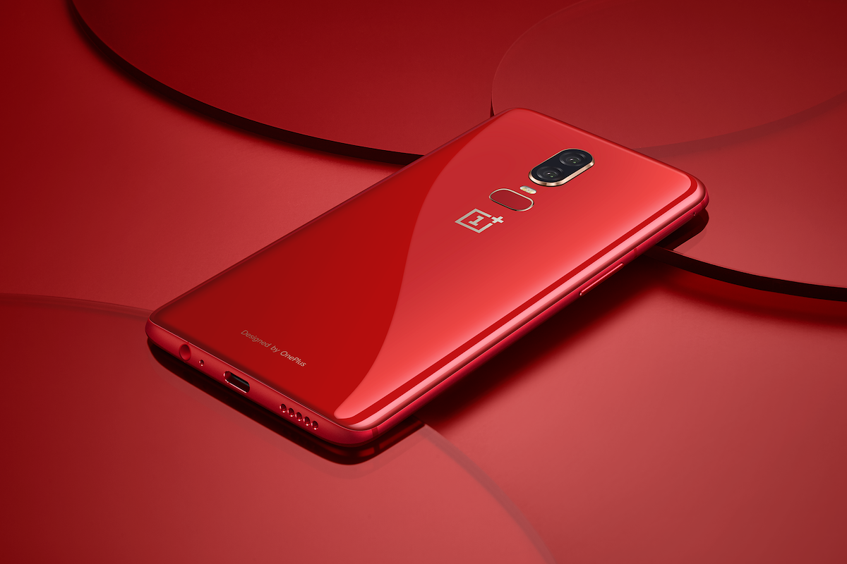 OnePlus 6 и с версия в червено